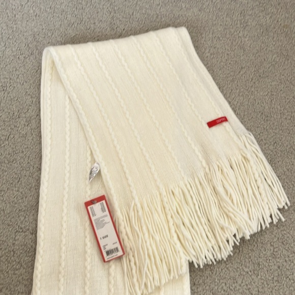 ESPIRIT scarf and gloves set. Brand new! Cream color. - Picture 3 of 4